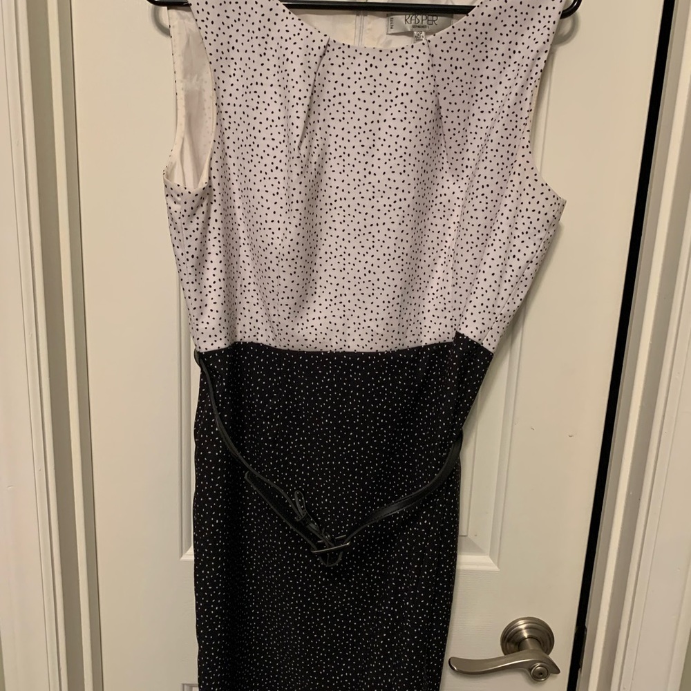 Sleeveless polka dot dress, belt included